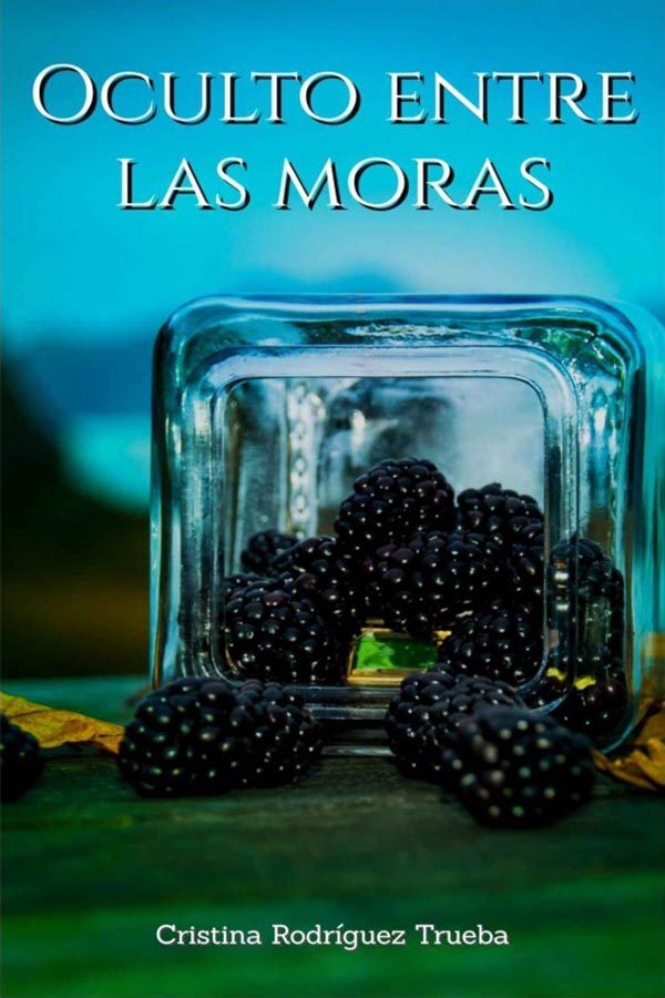 Oculto entre las moras